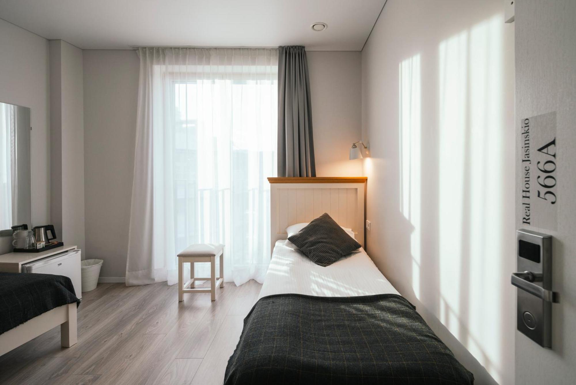 J14A I Rooms & Apartments Automated Self Check-In Vilnius Room photo
